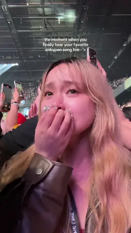 the moment when i realized they were singing my helium i couldn't stop crying #enhypen #engene #walktheline 