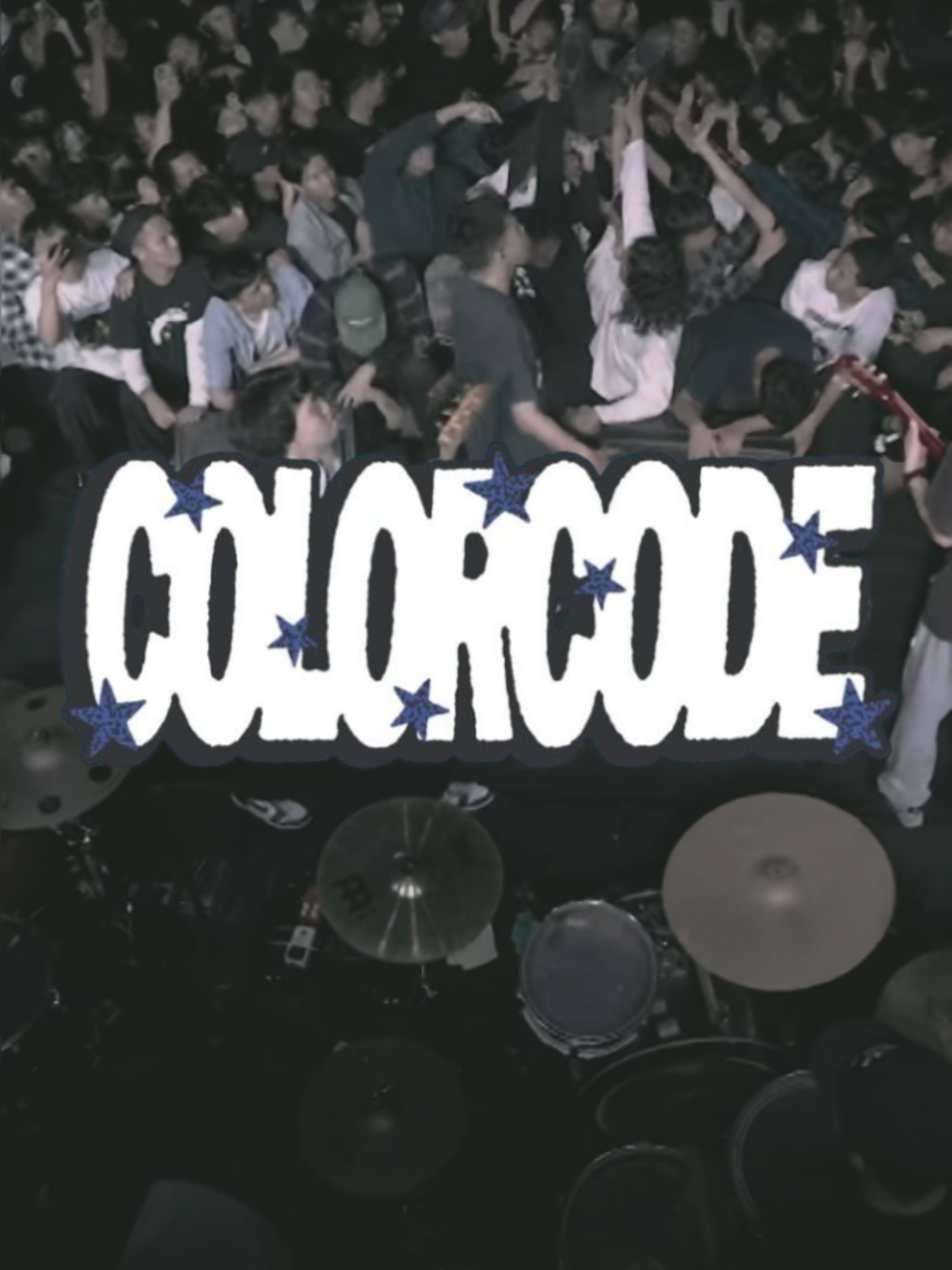Lagu “All Is Gone” dari band pop-punk asal Yogyakarta, Colorcode, adalah ledakan emosional yang lahir dari kehilangan dan pertarungan batin. Dirilis sebagai bagian dari maxi-single “Where the Sea Sleeps / All Is Gone (2025), di balik teriakan penuh amarah, terselip pertanyaan paling manusiawi: “Can I find a way to heal this soul? Or will I keep drowning and losing all control?” sebuah jeritan minta tolong yang mewakili banyak orang yang pernah tenggelam dalam kehilangan. Jika kamu pernah kehilangan seseorang yang menjadi bagian dari dirimu, “All Is Gone” akan terasa seperti suara hatimu yang tak pernah sempat terucap. 📌 Perlu dicatat, deskripsi ini adalah interpretasi pribadi berdasarkan lirik dan nuansa musik, bukan pernyataan resmi dari band. Makna lagu bisa berbeda bagi setiap pendengar dan sangat dipengaruhi oleh pengalaman pribadi masing-masing. Sc 🎥 YouTube: ABABA STAGE #colorcode #allisgone #poppunk #emotivepunk #liriklagu 