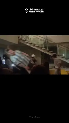 RUMAH SRI MULYANI.  kang Pajakin Rakyat akhir nya di grebek massa 😅 #pajak #srimulyani #pajakindonesia #demo 