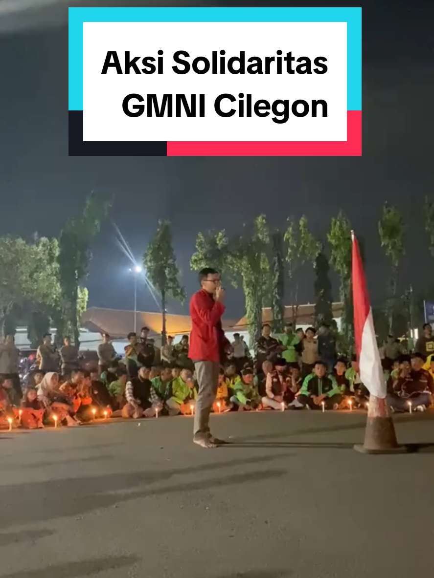 Aksi Solidaritas, GMNI Cilegon, Gema Al Khairiyah, dan Ojol Cilegon  Sejumlah masa yang tergabung dalam berbagai organisasi mahasiswa dan komunitas Ojol melakukan aksi solidaritas di Landmark Cilegon pada Sabtu malam 30 Agustus 2025 mengenang kepergian Affan Kurniawan. Video: Adam Fadillah/Radar Banten #pemkotcilegon #affan #ojolindonesia #ojolcilegon #aksi 