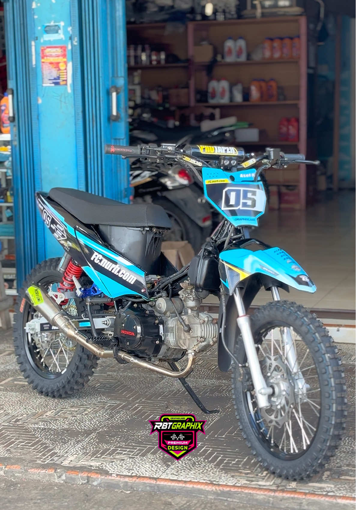 Decal RBT body Supra X 125, spakbor jupiter blade new, papan nomor KTM85. - Info harga dan pemesanan DM 📩 - Tidak melayani COD 🙏 - Proses pengerjaan 2-4 hari - Siap kirim ke seluruh Indonesia RBTGRAPHIX menerima pembuatan decal RBT, Grasstrack, Enduro, Supermoto, stiker logo, dan juga decal mobil.  #rbt #decalrbt #rbtgraphix #grasstrack #graphixlabs