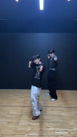 We are the 🔟🔟🔟‼️ (민재 형도 🔟🔟🔟💕) #nCHentertainment #쇼우 #SHO #함현서 #HAMHYUNSEO #readytonch #MCND ​ #엠씨엔디 ​ #X10 ​ #엑스텐 ​ #민재 #minjae 