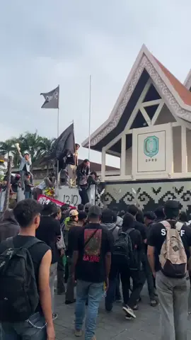 demo DPRD Pontianak pada hari Sabtu tanggal 30 Agustus 🔥#fyppppppppppppppppppppppp #demo #dayakkalimantan #pontianakinformasi #pomtianakkalbar 