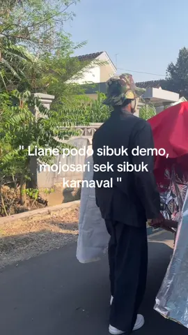 Asikinnn 🪇#karnaval #mojosari #mojokerto #jalansehat #jalanjalan #maskot #awangawang #karangtaruna #kartar #fyp 