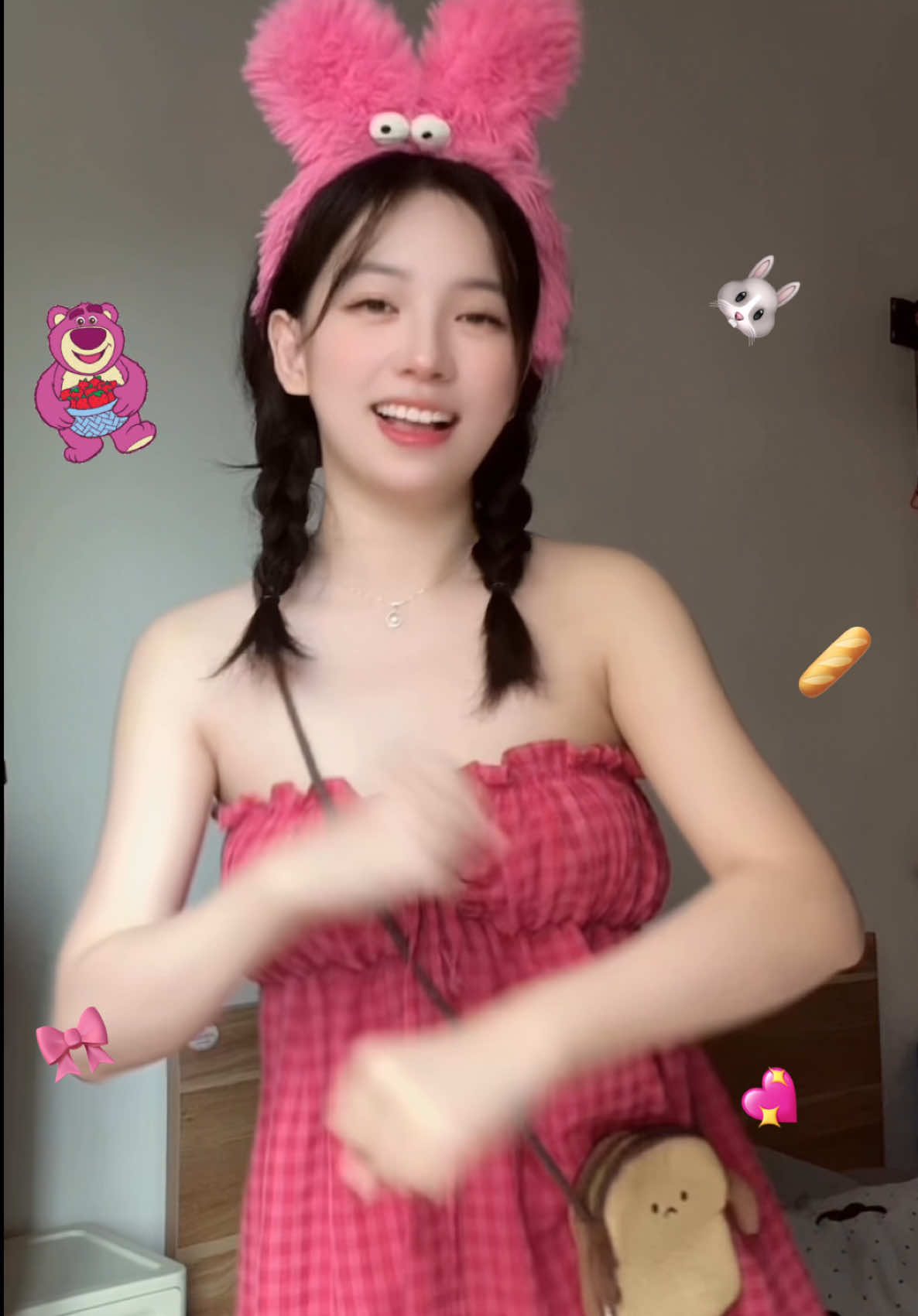 Gấu dâu đi chơi nè 