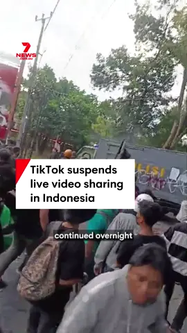 Widespread destructive protests in Indonesia continue overnight as thousands protest politicians' wages and police brutality. TikTok has suspended live video sharing in Indonesia at the request of Jakarta. #Jakartaprotests #Indonesia #SouthSulawesi #studentprotests #tiktok