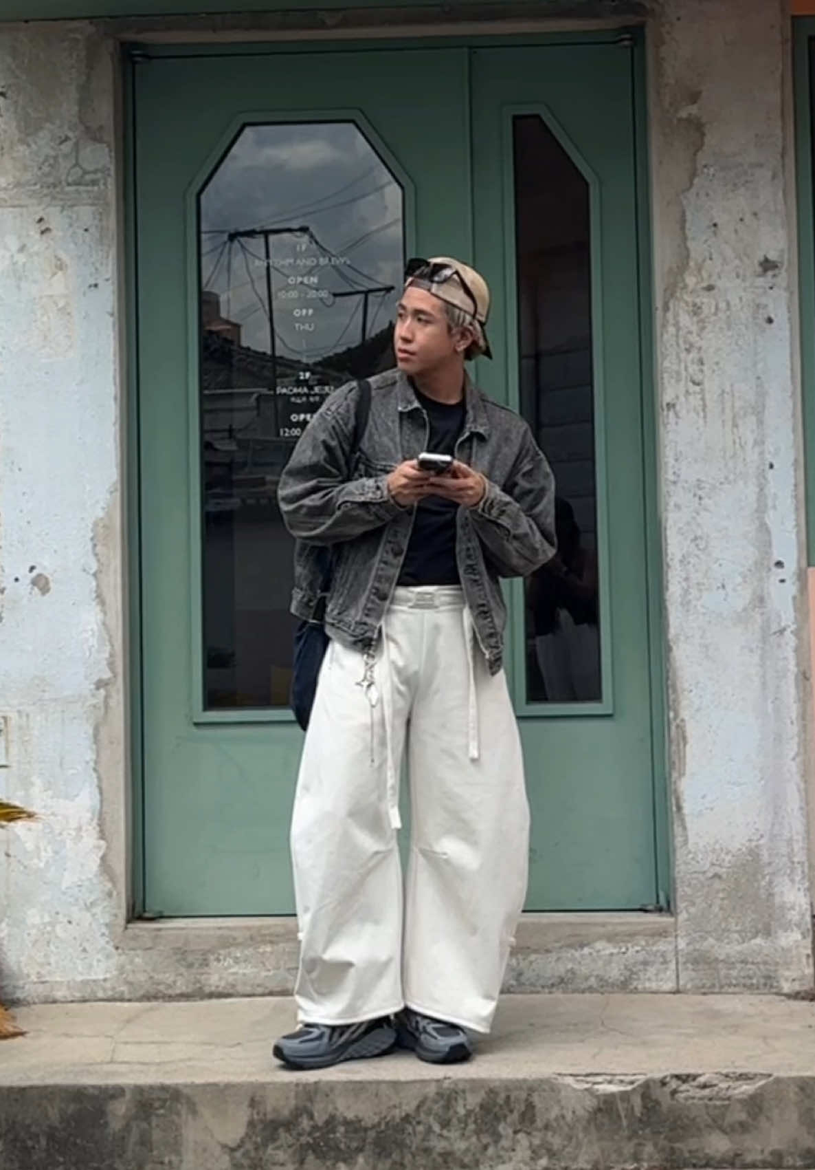 when in Korea, you have no choice but to dress to impress like the Koreans. PS: my shoes (Monster Evo) are available at selected Skecher's stores and skechers.com.sg #GRWM #fitcheck #mensfashion #SkechersSG #SkechersMonsterEvo 