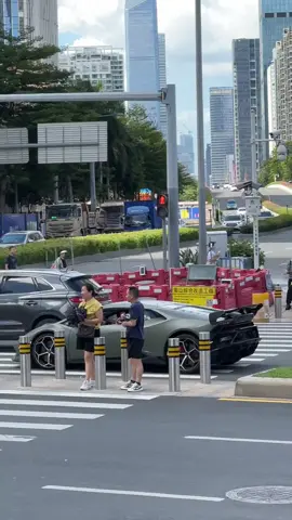 Cao phú soái Thâm Quyến lái Lambo cùng bé cún đi dạo phố #lamborghinievo #mixcshenzhen 