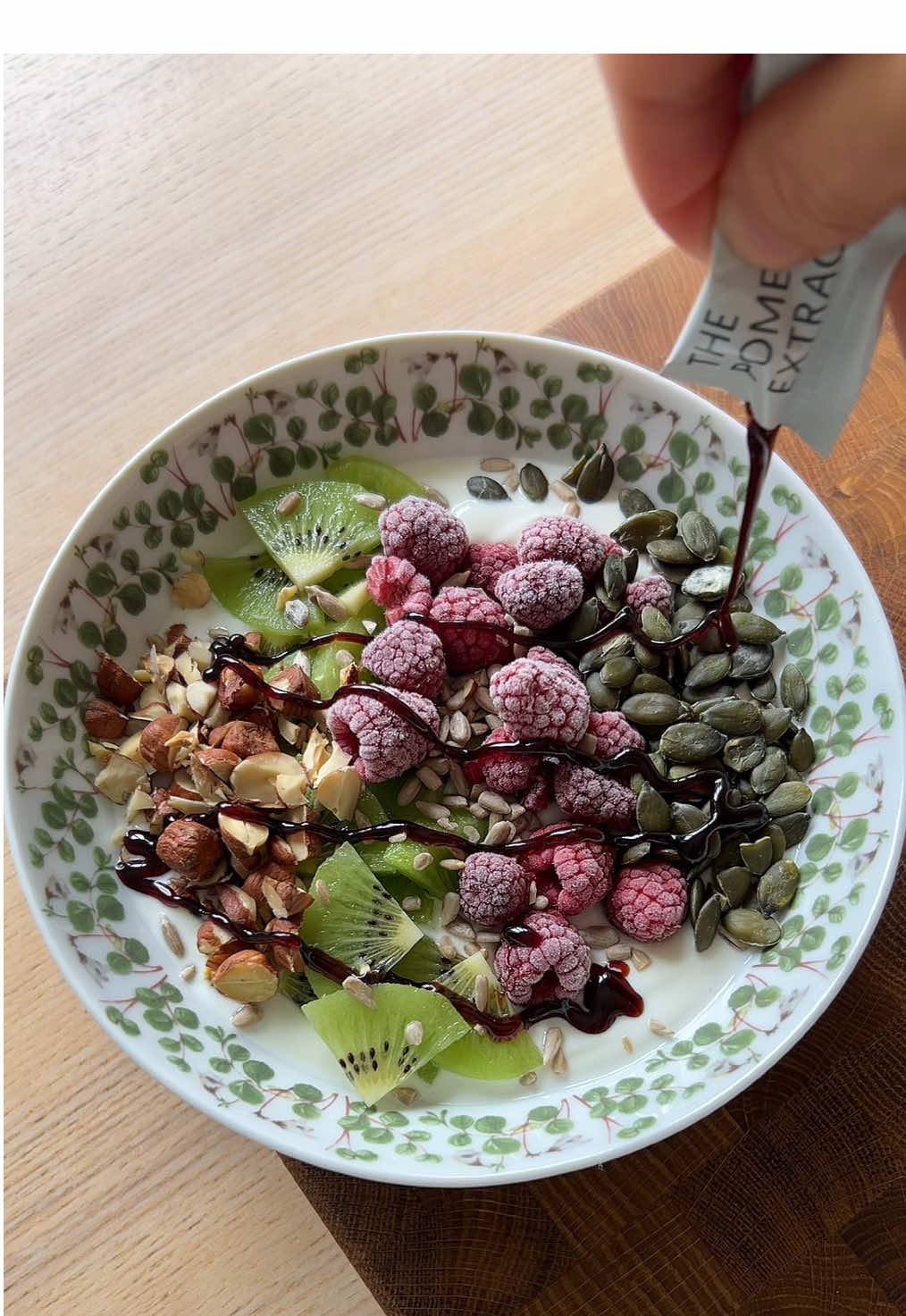 Jevie glow bowl with kiwi, raspberries, seeds, hazelnuts, coconut flakes and pomegranate extract @Jevie | Holistic Wellness Nourishes skin, boosts immunity and enhances natural beauty from within #skinfood #antioxidants #guthealth #healthyrecipes #breakfast 