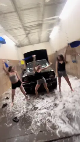 we be actin bad at the car wash 🧼 🫧🪣 #carwash #ontopofcars #fyp #az #shakinassoncars