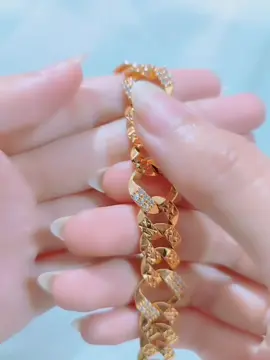 haihaiii siapa nih yang kangen sama gelang yang1 ini🤭😍, sekarang udah bisa banget di co ya kaka😻😍#perhiasanwanita #perhiasanxuping #bisacod #antikarat #fyppppppppppppppppppppppp 