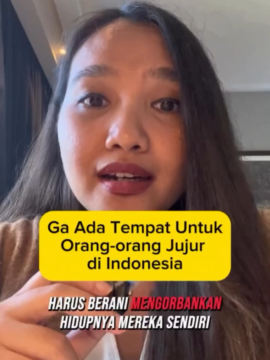 Ga bisa kita pungkiri kalau korupsi ini sudah mengakar sampai ke bawah-bawah. Apa - apa minta imbalan, minta duit, nyogok sana-sini. Sehingga ketika orang jujur malah dianggap aneh.  Budaya itu harus kita hapus! Kita cuman bisa mulai dari diri kita sendiri. Jadi diri yang punya integritas.  Mari kita mulai dari hal sederhana. Jangan biasakan nyogok, atau kasih amplop dengan niat terselubung. Belajar untuk jujur. Terapkan dalam kehidupan sehari-hari hingga jadi sebuah kebiasaan.  Kalau bukan dari kita, siapa lagi teman-teman.