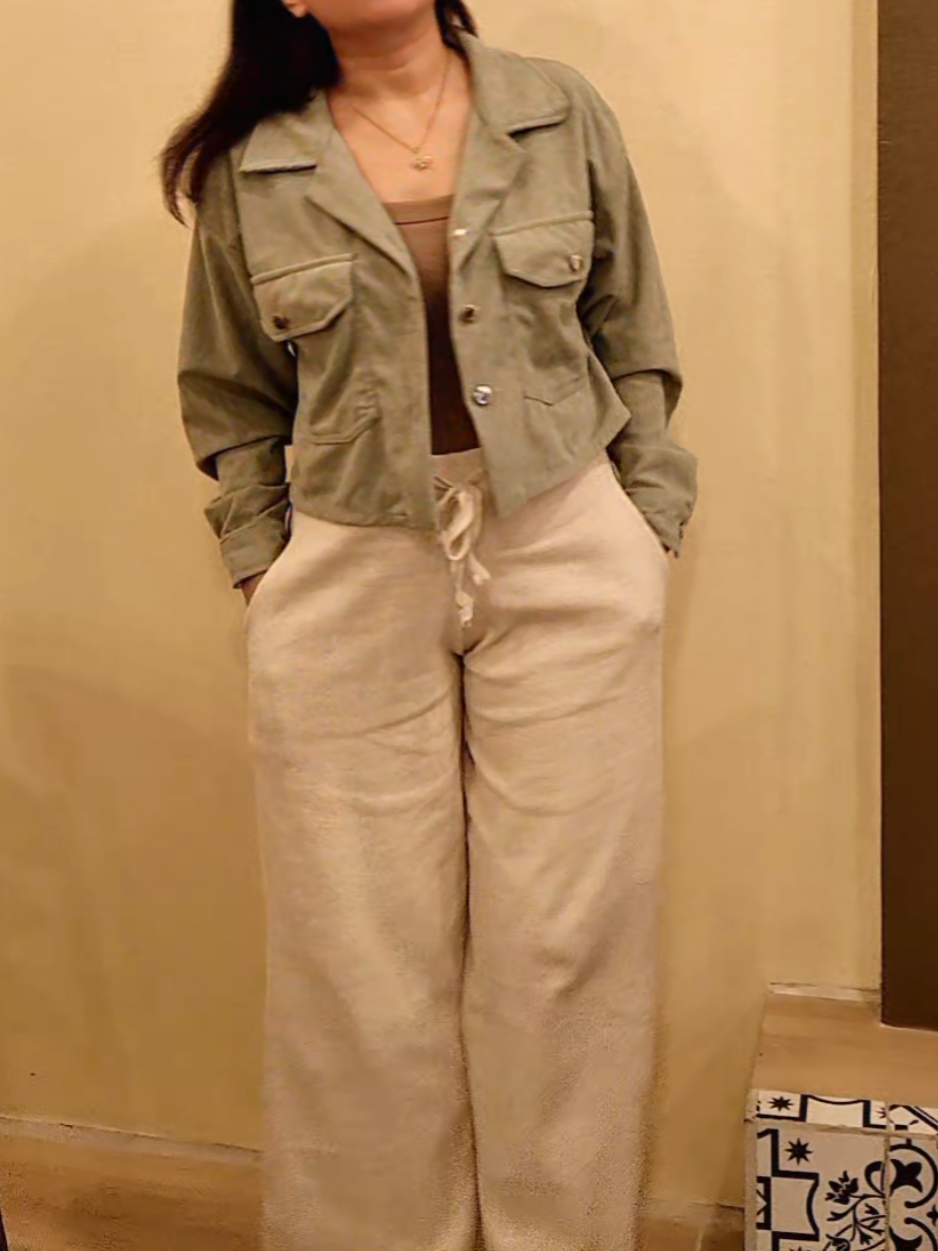 When your outfit blends with the wall's color palette 😁 #OOTD #autumnfashion #corduroyjacket #croppedjacket 