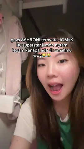 gua tau guys foto shotgun api gosong itu tahun 2020. tapi ini ku pakai untuk ngeledek sahron gegara dia udh ngambil uang kita dan foya foya apalagi dulu dia jom*k beneran. siapa yg ga geram cb😹 welahdalah ngakak banget loh ya😹🤭
