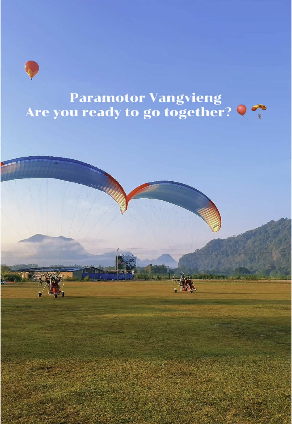 #paramotorvangvieng #vangvieng #bucketlist #mountainview #traveltiktok #laos🇱🇦 #balloon 
