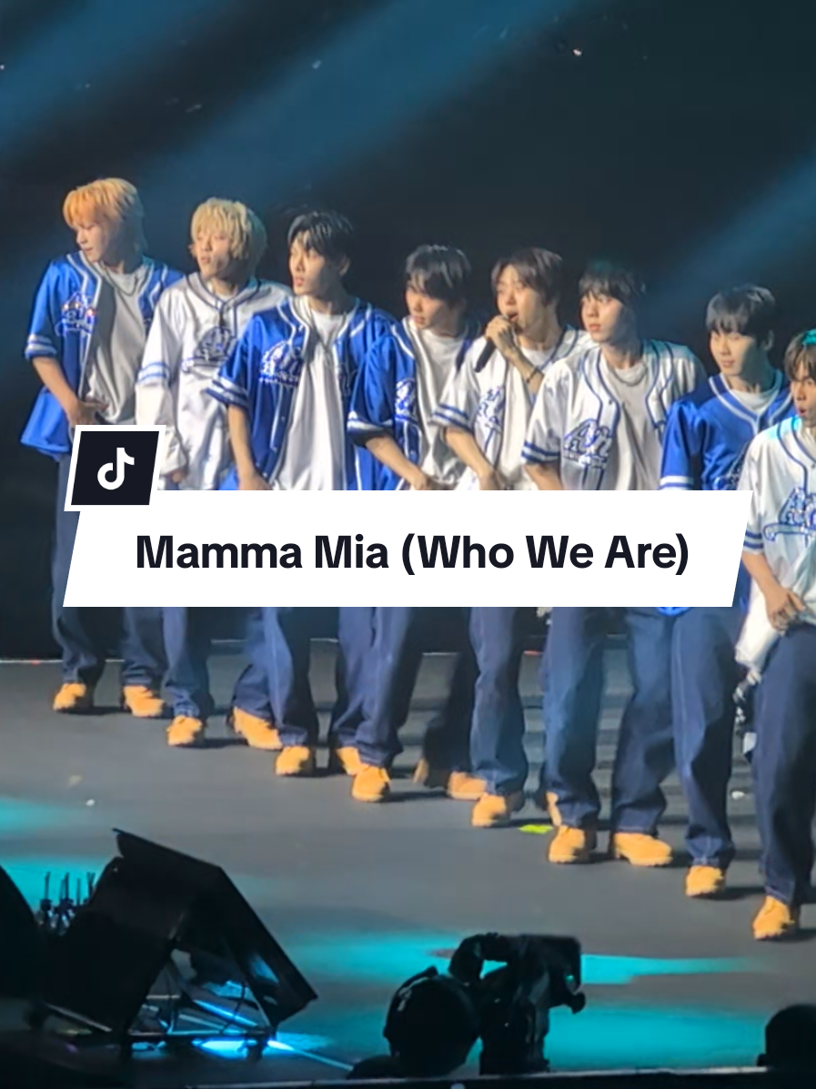 ‼️tw: flashing lights Mamma Mia (Who We Are) @ahof_official #AHOF #MammaMia #WhoWeAre #AHOFinMANILA
