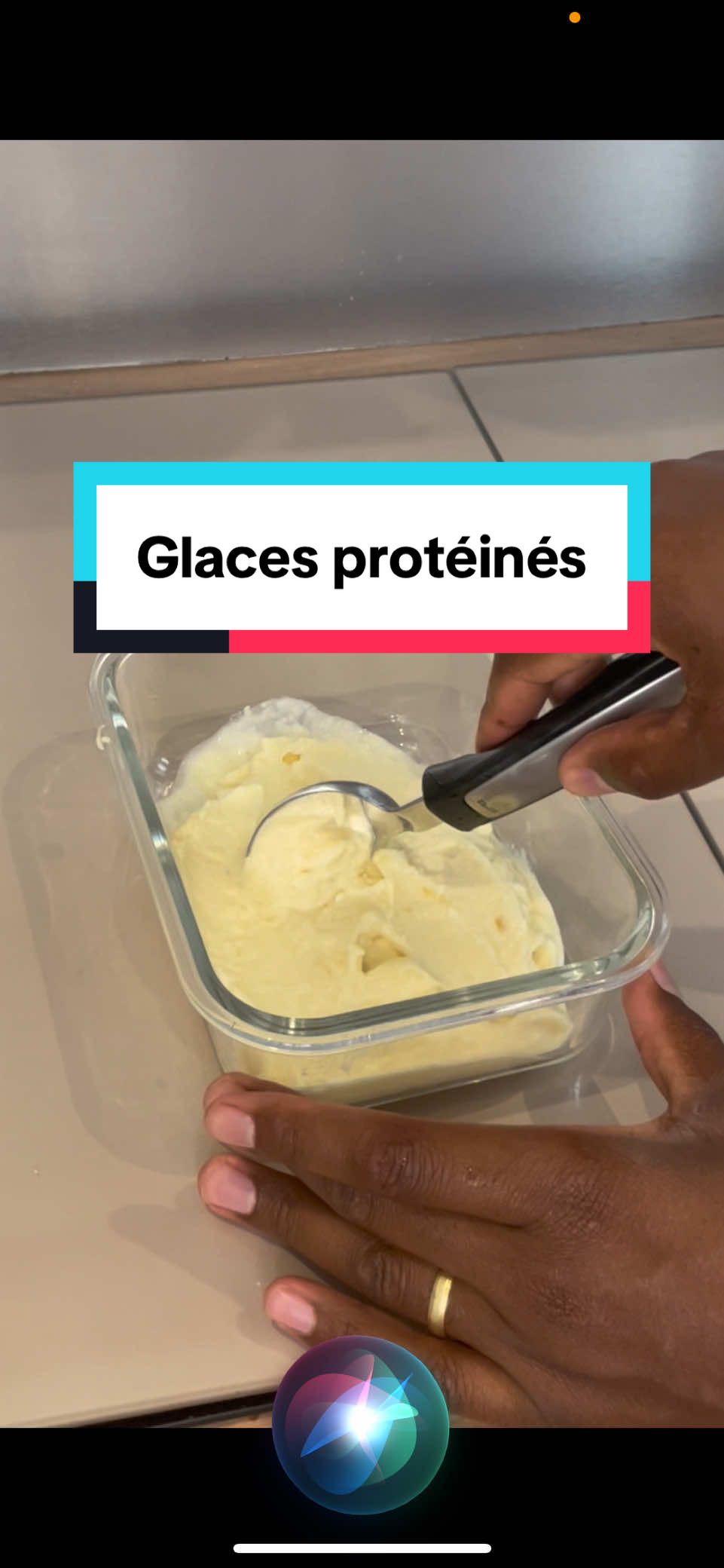 Glace faible en calories et riche en protéines !  Ingrédients pour 2 glaces : 3 CAS de fromage blanc  1 cac d’arôme vanille  1 CAS soupe de miel  2 dose de whey protéine @Nutripure  10g de créatine monohydrate Nutripure  Mélange 90g de ta prépa avec 100/150g de fruits congelés. #mangersainement #glace #recettetiktok #mealprep #recettehealthy 