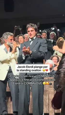 Il film di del Toro riceve 13 minuti di standing ovation e #JacobElordi si lascia andare all’emozione 🥹❤️‍🩹 #davedere #venezia82 #frankenstein #jacobelordifan 