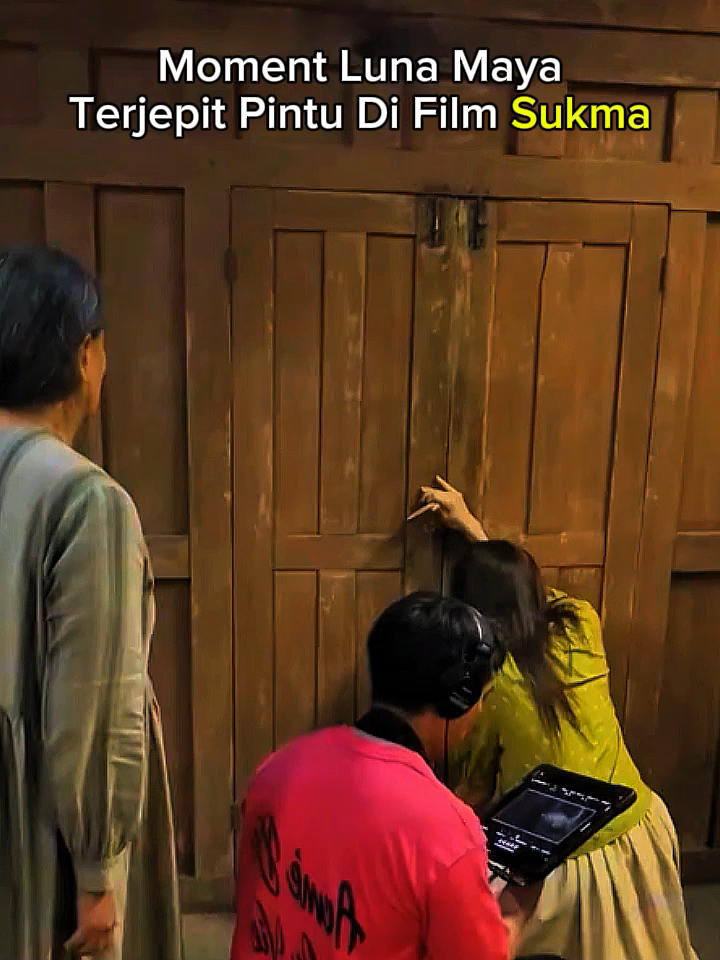 Detik - detik Luna Maya Terjepit Pintu Sampai Tangannya  Putus 😱 . . . #fyp #xybca #tiktoktainment #viral #horror #horrorfilm #rekomendasifilm #lunamaya #filmsukma