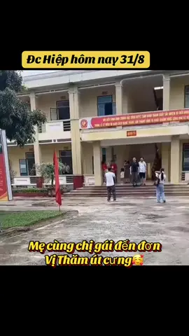 Mới nghe được là Bác gái đã ra Bắc thì hôm nay có tin Bác cùng Chú và chị gái của đồng chí vào đơn vị thăm!!!! Thương quá chừng! Ốm lần này có Mẹ lo lắng rồi hen!!! Xin phép được post clip này cho 5k ace đang yêu quý Hiệp ạ!! #lehoanghiep #tacchiendientu #xuhuongtiktok #quockhanh #xuhuong 