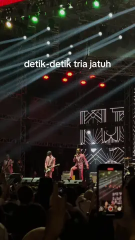 jatuh dikit ga ngaruh🤘#ardansenjasyahdu #cangcuters #jatuh #konser 