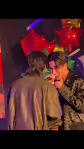 the stare, the smile, the poke on the cheek 🫠 (ctto. of the clip from x) #perthsanta #เพิร์ธแซนต้า #perthtanapon #santapp #fyp 