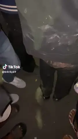 hati hati ya buat kawan kawan semua nya, sudah ada penembakan massal.  demo. 