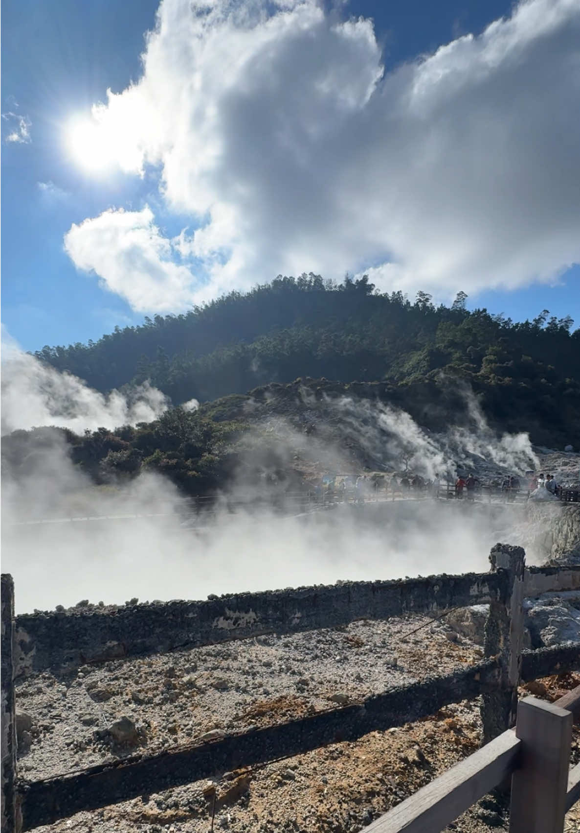 Punya kenangan apa di kawah sikidang? 📍Kawah Sikidang #fyp #fypシ゚viral #kawahsikidang #kawahsikidangdieng #dieng 