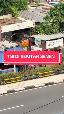 15:30, kehadiran TNI di sekitar jalan bersama warga. Menurut ku, udah kembali jormal seperti biasa