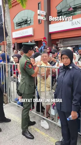 Rakyat disantuni mesra oleh Keluarga DiRaja Pahang. #tengkuahmadismailmuadzamshah #tengkujihan #pahangroyalfamily #rajadanrakyatberpisahtiada #rajaberjiwarakyat 