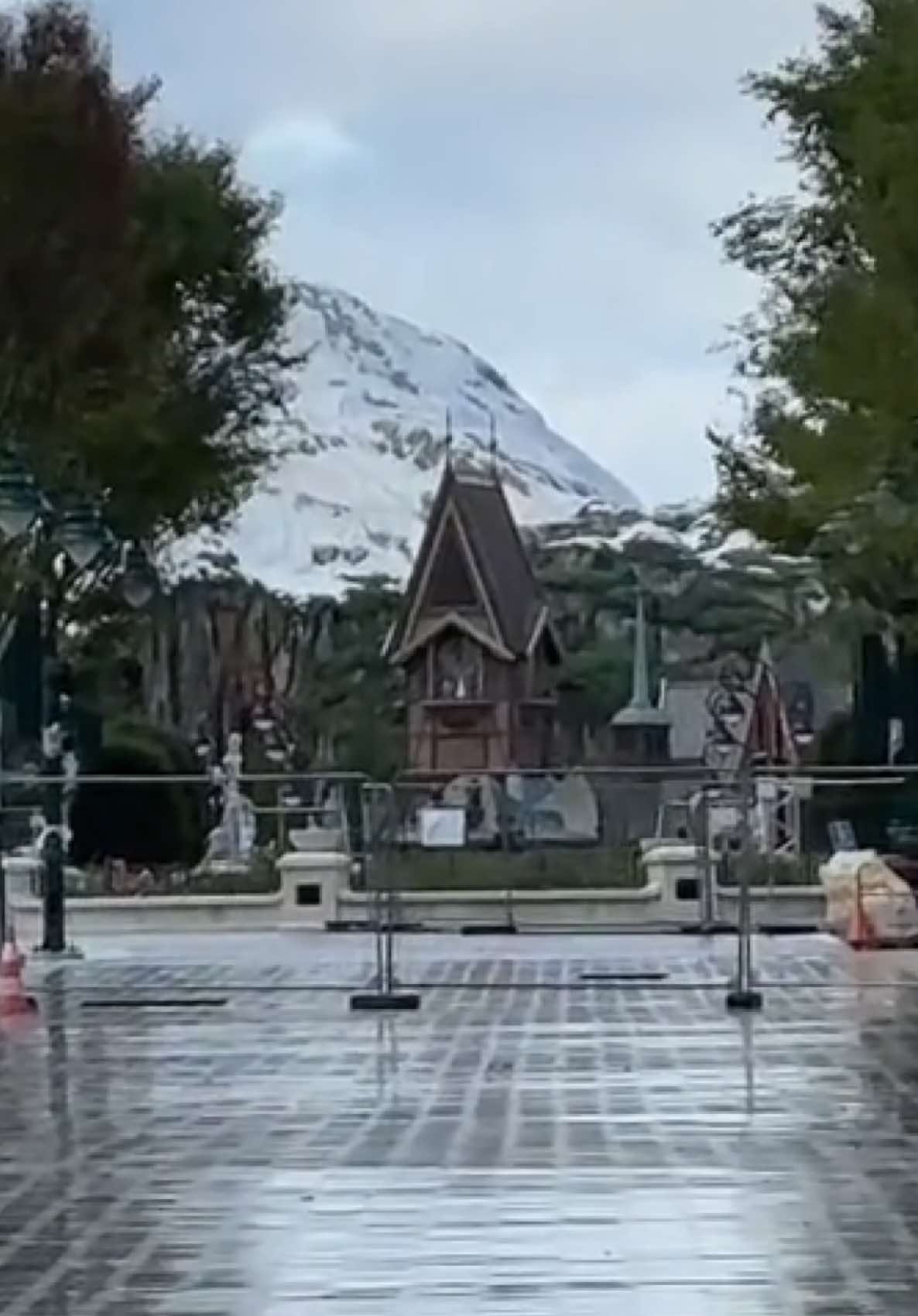 I can’t wait #disneyland #paris #arendelle #frozen #foryouu 