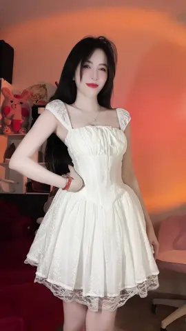 Váy trắng có làm ai đó lo lắng #sarahduonglive #sarahduongreview #sarahduongvlog 