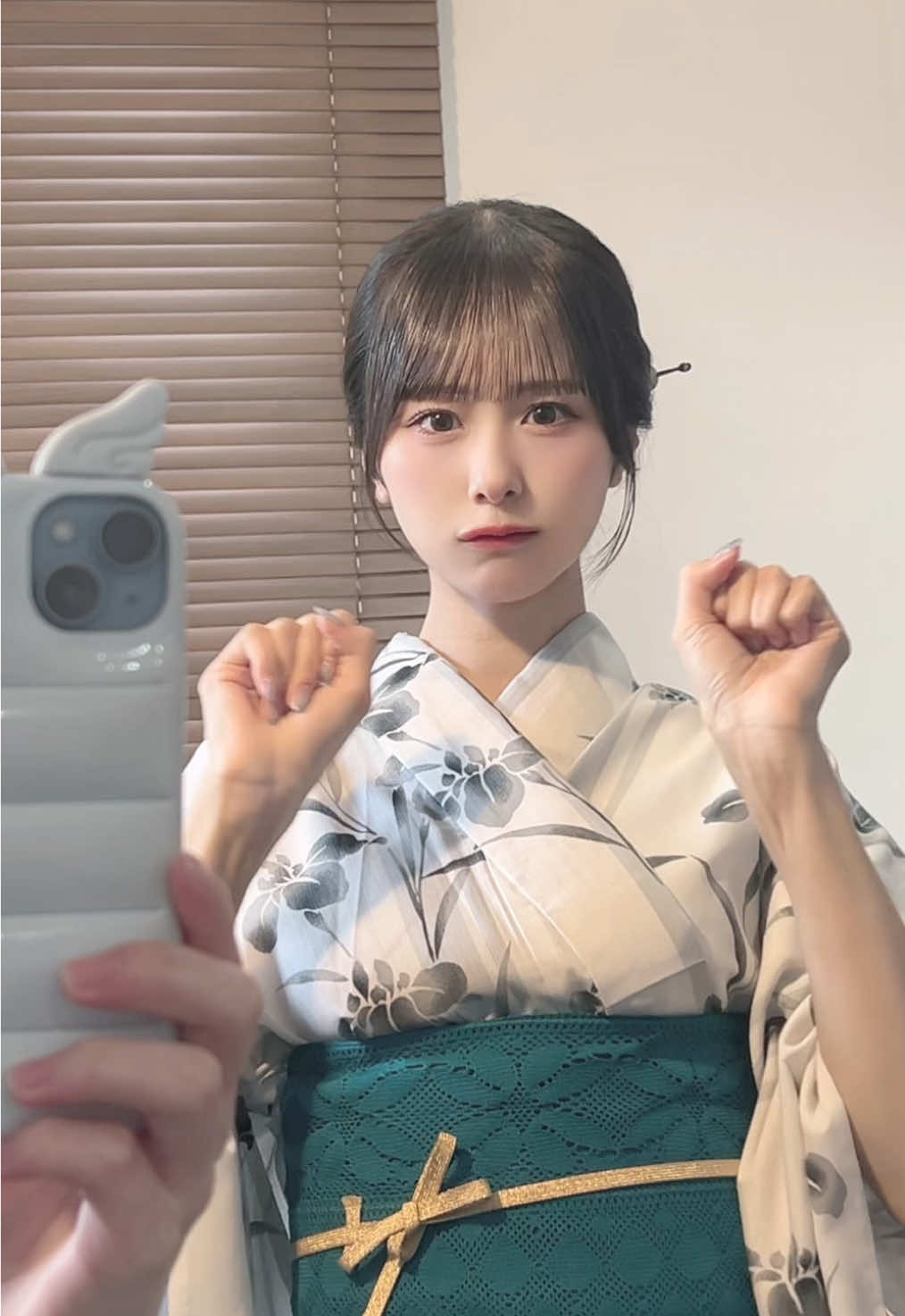 鏡に向かって振り練習中の波菜さん!! 成功版は @ノイミーTikTok こちらをご覧ください‎߹𖥦߹ (鏡越しで反転してるのでこのまま振り付け覚えられます〇最後少し間違えております！ごめんなさい！)(撮影マネージャーさんです ♪)