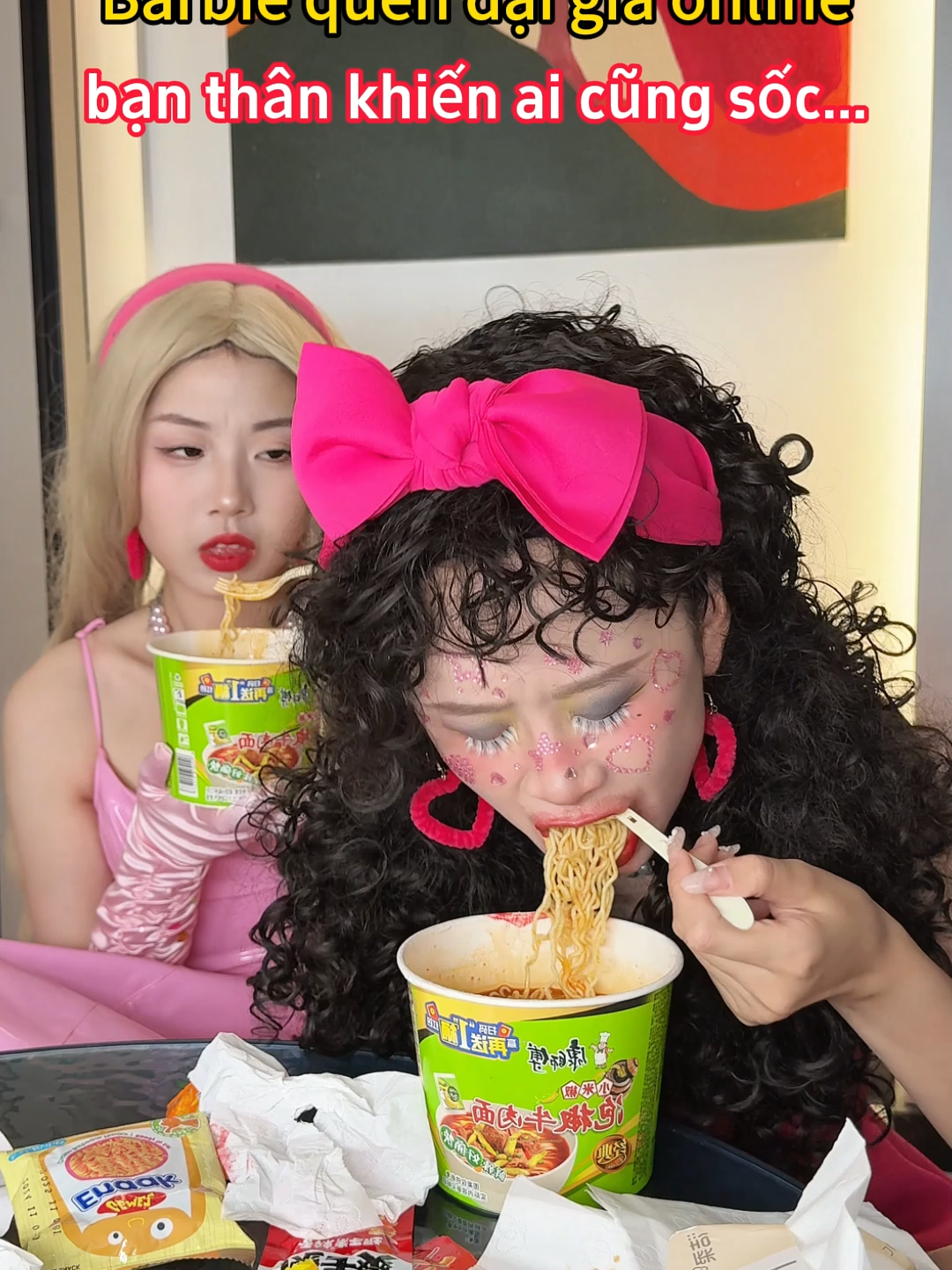 Barbie quen đại gia online bạn thân khiến ai cũng sốc...