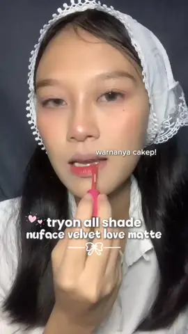 Lagi jatuh cinta banget sama Velvet L🩷ve Matte dari @nufaceid 💄 Teksturnya lembut, nggak bikin kering karena ada macadamia seed oil, jojoba seed oil, & vitamin E yang bikin bibir tetap lembap walau hasilnya matte. Shade favorit aku 102 🫶 warnanya cantik, wearable, dan cocok dipakai sehari-hari. #Vicietyreview @vicietyofficial  #colorthatsstay #velvetlovematte 