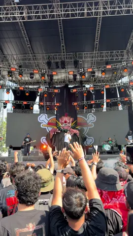 ✋🏻🤚🏻.                                                          #fyp #konser #konserjogja #rebelfest 