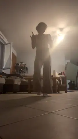 Petit extrait de mon set pour les curieux et amateurs c’est ici : https://on.soundcloud.com/3lpFoI9MDvYDThWUpt