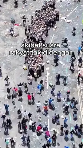 api sudah dimana-mana, tapi DPR pada kabur kemana? Anda harusnya jadi pendengar aspirasi rakyat lho!! 🤧💔 #btslyrics #demodpr2025 #fyp #foryoupage #fyppppppppppppppppppppppp 