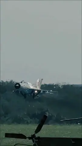 MiG-21F Fishbed adalah sebuah pesawat tempur sergap berjarak pendek supersonik dan merupakan pesawat produksi generasi Kedua dari seri MiG-21 yang populer. Prototipe dari pesawat ini, E-5 (dibaca Ye-5) terbang pertama kali pada tahun 1955 dan muncul kehadapan publik pada saat Hari penerbangan Soviet di Lapangan Udara Tushino, Moskwa pada bulan Juni 1956. Pada saat perang Vietnam, pesawat ini digunakan untuk menyerang armada pesawat Amerika Serikat, juga digunakan pada perang Arab-Israel, diantaranya Perang Enam Hari dan Perang Yom Kippur, perang India-Pakistan, krisis Yaman dan berbagai peperangan di berbagai belahan dunia ketiga, sehingga pantas dijiluki AK-47 di udara, ataupun kerikil tajam dari timur karena awalnya pihak barat khususnya Amerika Serikat menganggap remeh pesawat ini. Lebih dari 30 negara di dunia termasuk sekutu Amerika Serikat menggunakan pesawat ini. Sedikitnya terdapat 15 versi dari MiG 21 yang telah diproduksi, beberapa diproduksi di luar Uni Soviet. Kurang lebih terdapat 8000 pesawat ini telah diproduksi. #unisoviet #military #polisipembunuh #promomakangajian #fyppppppppppppppppppppppp 