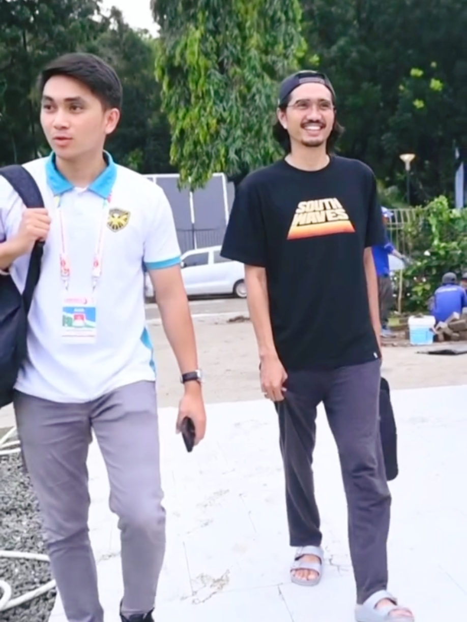 Ooo.. pak Duta yg terhormat Betapa mudah nya kau di kagumi, bukan karena fisik mu..  tapi karena kesederhanaan mu🤗😚 #dutaso7  #sheilagankbaru  #pemujarahasia  #keepfighting  #alwayshappy 