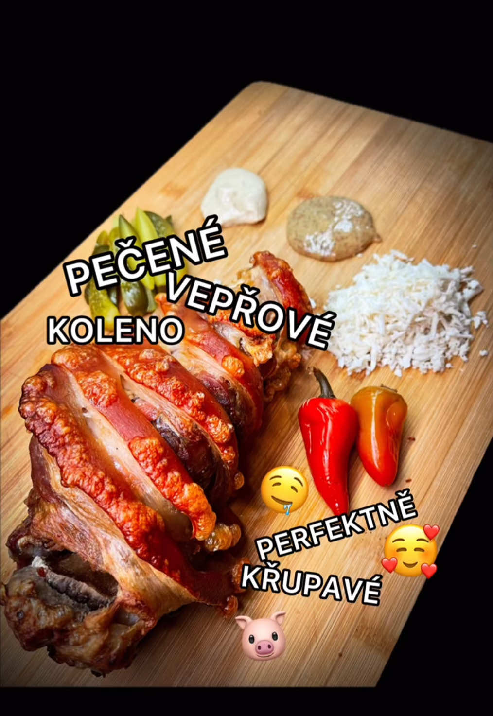 💥 KŘUPAVÉ a ŠŤAVNATÉ 🤤 PEČENÉ VEPŘOVÉ KOLENO 🐷 Tohle nikdy neomrzí, 🥰 tak si zas po roce připomeňme recept na naše oblíbené kolínko! 🤩  V mých očích je pečené koleno tím nejlepším, co si k pívu můžeš dát. 👍 Nesmí chybět dobrej chleba, okurek, pívo, křen a hořčice a nějaká ta feferončička taky zábavu nezkazí. 👏 Kocouři a kočandy, pevně věřím tomu, že tohodle fešáka si zamilujete! 🥰😍🥰 Suroviny: 🐖 vepřové koleno zadní  🌐 https://www.masokrecek.cz/veprove-koleno-zadni/ 🫙 voda:  1 litr na nálev + 1 litr na podlití 🧄 česnek:  3 stroužky 🧂 sůl:  40 g 🍬 cukr:  10 g 🌱 bobkový list:  3 ks 🧂 pepř celý:  15 kuliček 🧂 nové koření:  5 kuliček Kromě křenu, 🌶️ feferonek, dobrýho 🍞 chleba a 🍺 pivka nesmí ke kolenu chybět ani hořčice! Já musím mít vždycky obě - kremžskou i plnotučnou. Obě verze najdeš v řeznictví a uzenářství Miloš Křeček KK nebo na jeho e-shopu https://www.masokrecek.cz/omacky/ #koleno #pecenekoleno #veprovekoleno #maso #jidlo 