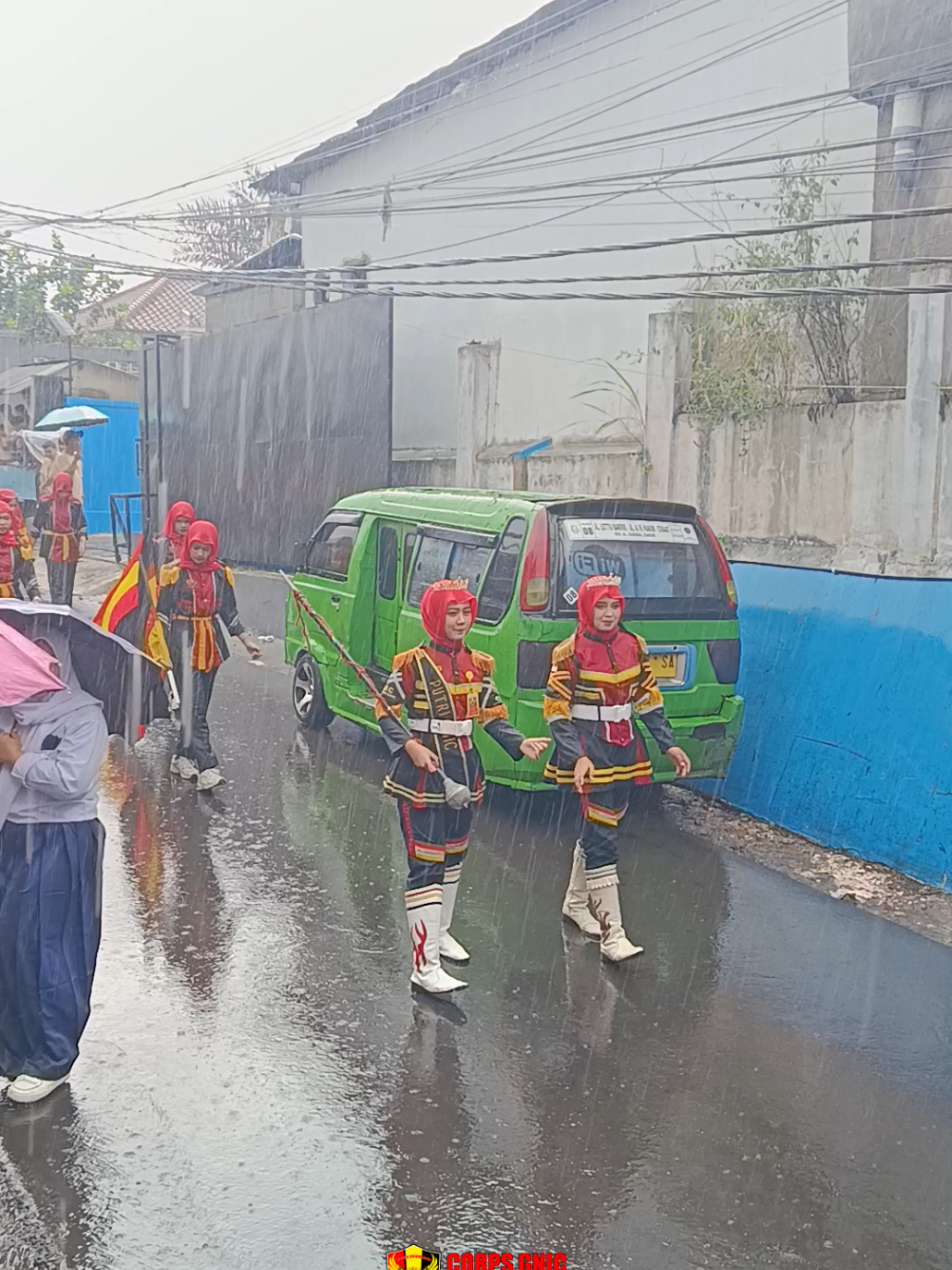 Walaupun Hujan tetap semangatt, Pawai di Gunung Jaya Kadudampit #gnic #fyp #drumbandsukabumi🥁🎺 #gnicsukabumi #drumbandgnic 