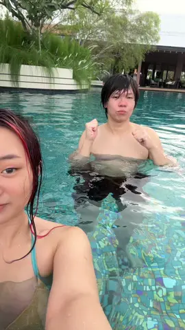 he splashed water at me in the end🤣 #fyp #staycay #singapore 