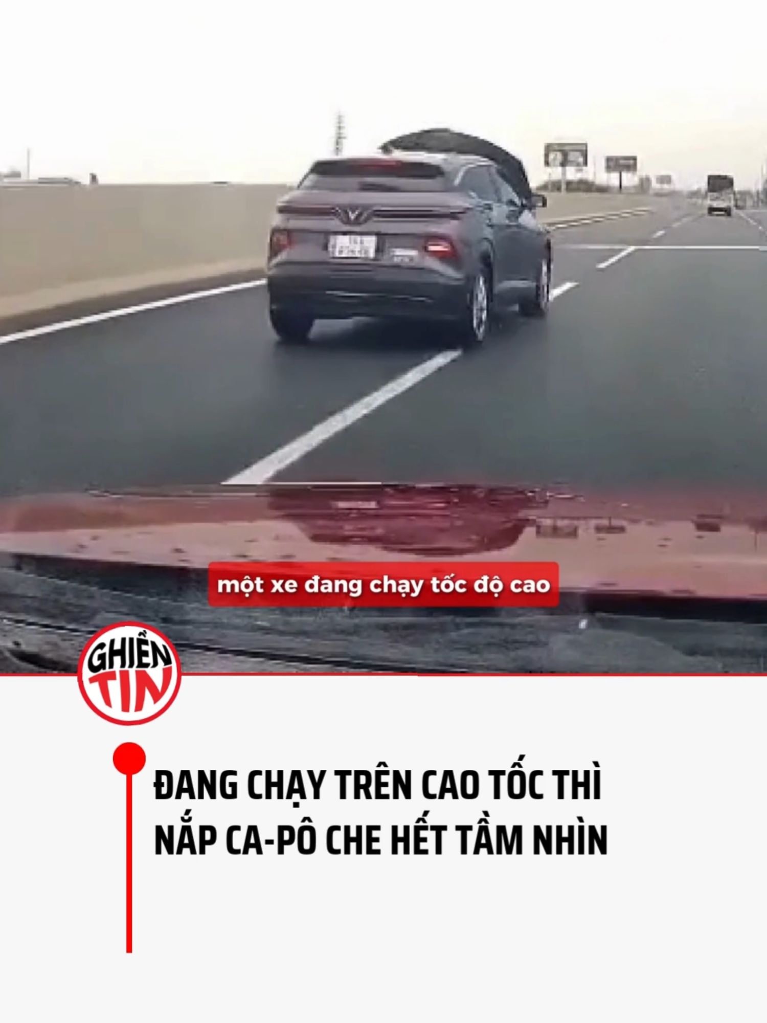 Bị chắn hết tầm nhìn, tài xế xe điện thoát hiểm trong gang tấc #caotoc #shorts #ghientin