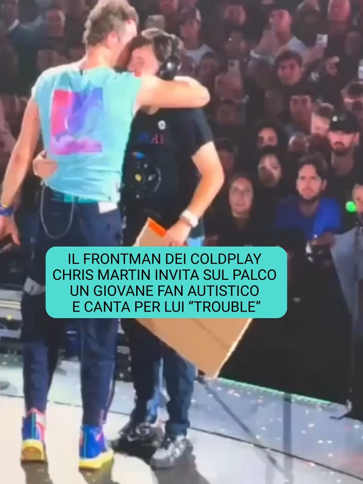 I Coldplay hanno fatto salire sul palco un giovane dj 18enne, autistico, che si fa chiamare AJ Murphy, facendolo salire sul palco dello stadio di Wembley. Murphy ha mostrato un cartello che diceva: 