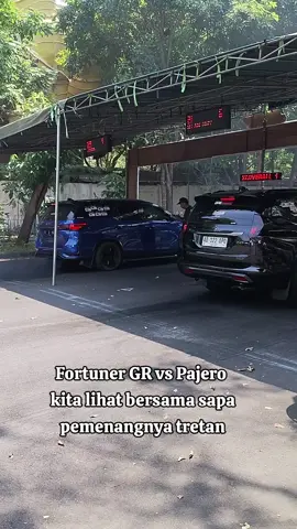 Pertarungan antara fortuner GR vs pajero dan kita saksikan bersama sama Siapakah yang menang saudara saudara #viral #madura #surabaya #fyp #pamekasan 