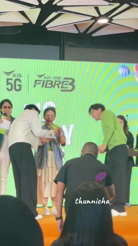 นั่งดูไปก็ก้มหัวตามไปด้วย😃สุภาพ อ่อนน้อม จริงพ่อคู๊นนนน #พี่จองคัลแลน #aisfamilytime #aisfamilytimeพี่จองคัลแลนหาดใหญ่ 