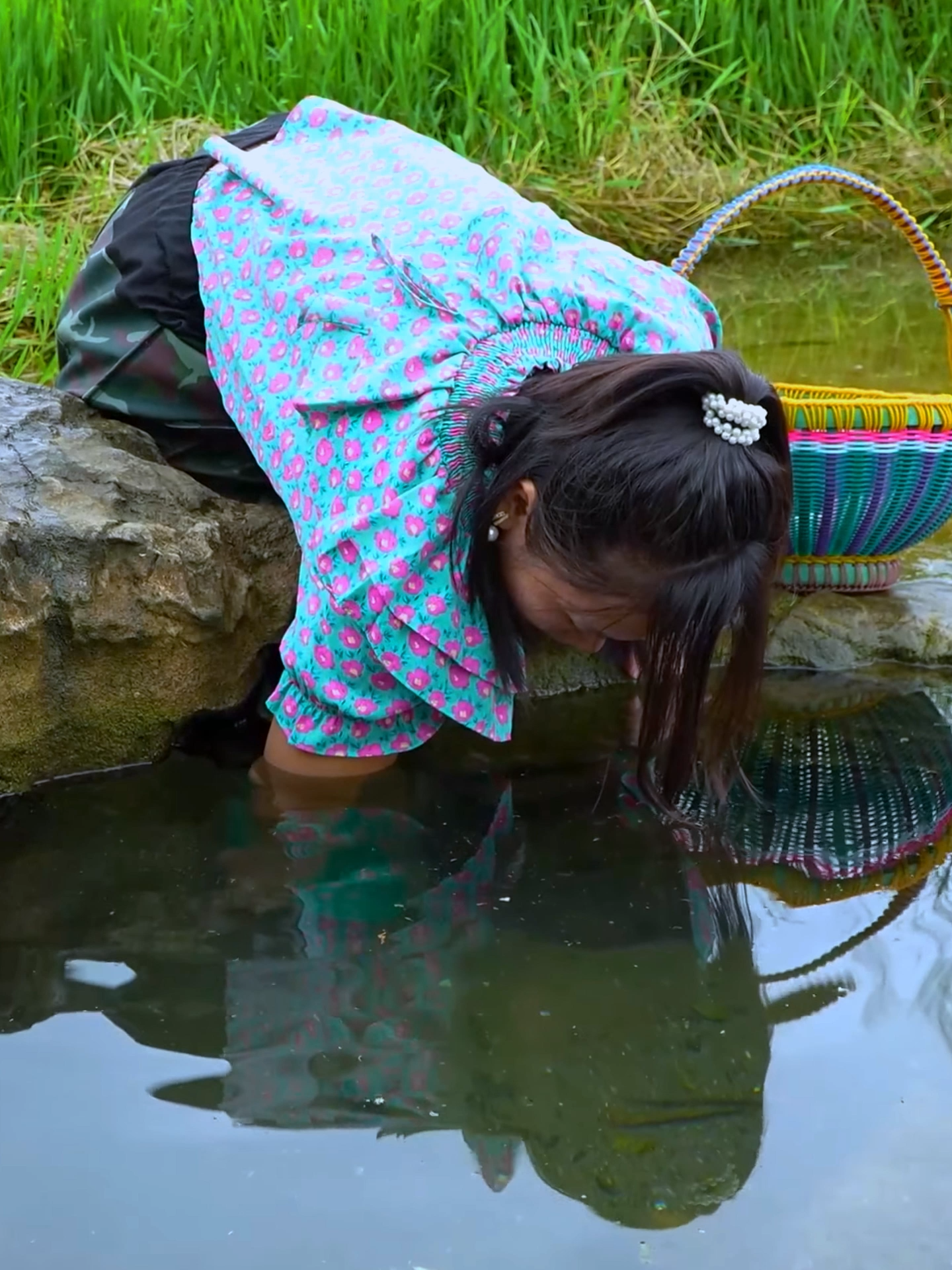 😱🎁 The Deep Pool Filled With Giant Clams Nurtures Charming Green Pearls — Truly Valuable and Beautiful! #GiantClamTreasure #GreenPearls #OceanGems #PreciousFinds #RareBeauty #treasurefinds #asmr