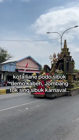 Jombang nyeni… #jombang24jam #carnaval2025 #demojakarta#fyp #jombang 