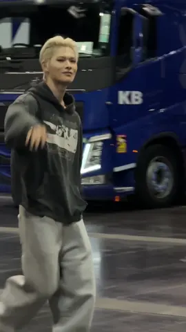 ni-ki at the send off in brussels // fancam by me #enhypen #engene #ni_ki #walkthelinetour #enhypeninbrussels 
